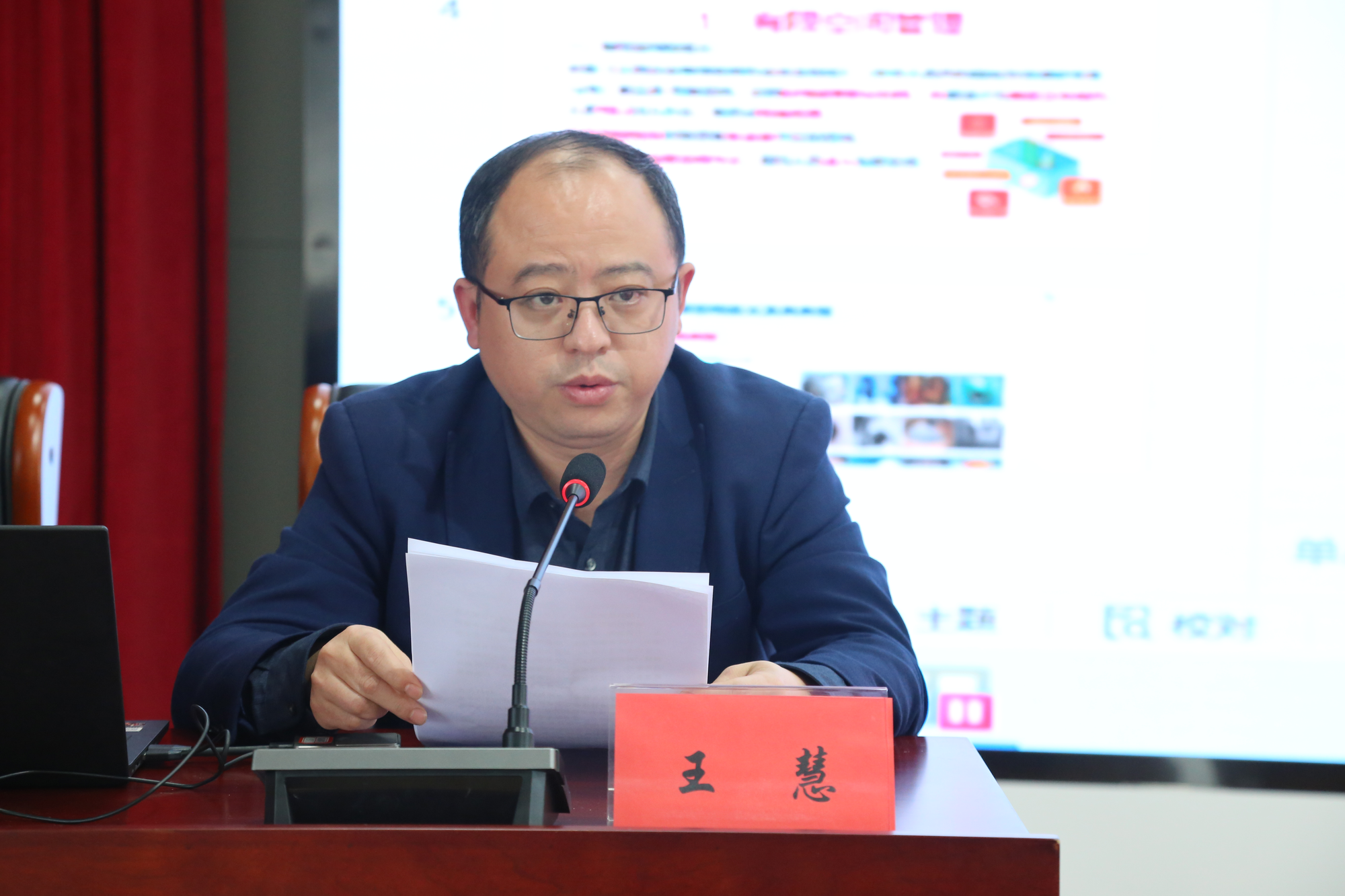 安慶經(jīng)開區(qū)安監(jiān)環(huán)保局局長王慧作開班動員.png
